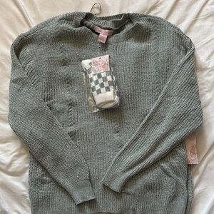 Women's Maternity Green Sweater With Socks